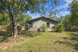 706 Jones St, Smithville, TX 78957 - Photo 30