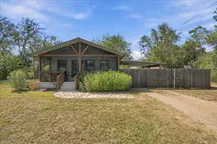 706 Jones St, Smithville, TX 78957 - Photo 1