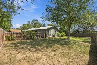 706 Jones Street, Smithville, TX 78957 - Photo 34