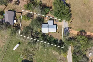 706 Jones St, Smithville, TX 78957 - Photo 40