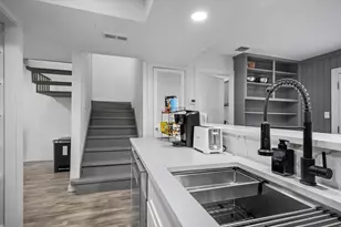 6413 Chimney Creek Cir, Austin, TX 78723 - Photo 6