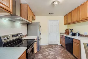 135 Petirrojo Ct, Del Valle, TX 78617 - Photo 8