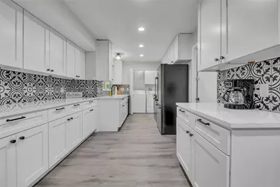 3400 Laguna Drive, Austin, TX 78741 - Photo 6