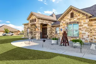 211 Siena Woods, Marion, TX 78124 - Photo 2