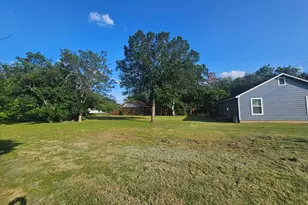 606 Trinity St, Lockhart, TX 78644 - Photo 20
