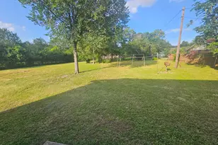 606 Trinity St, Lockhart, TX 78644 - Photo 22