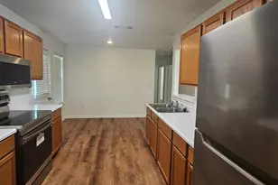 606 Trinity St, Lockhart, TX 78644 - Photo 8