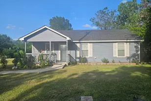 606 Trinity St, Lockhart, TX 78644 - Photo 1