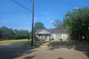 606 Trinity St, Lockhart, TX 78644 - Photo 2