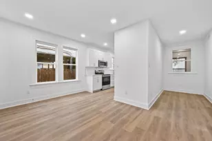 910 W 22nd 1/2 St, Austin, TX 78705 - Photo 8