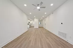 910 W 22nd 1/2 St, Austin, TX 78705 - Photo 6