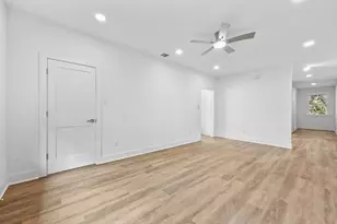 910 W 22nd 1/2 St, Austin, TX 78705 - Photo 18