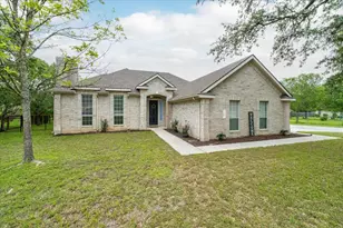 202 Meadow Woods Dr, Kyle, TX 78640 - Photo 2