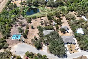 349 Forest Lake Dr, Del Valle, TX 78617 - Photo 2