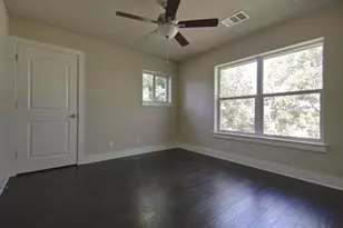 921 E 37th St, Austin, TX 78705 - Photo 32