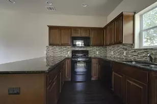 921 E 37th St, Austin, TX 78705 - Photo 30