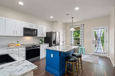 407 W Metcalfe Street, Hutto, TX 78634 - Photo 6