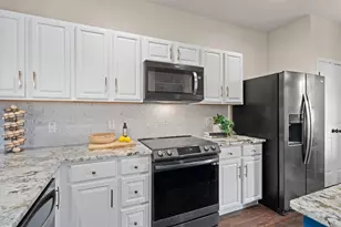 407 W Metcalfe St, Hutto, TX 78634 - Photo 8