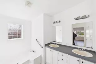 4708 Blue Meadow Dr, Austin, TX 78744 - Photo 4