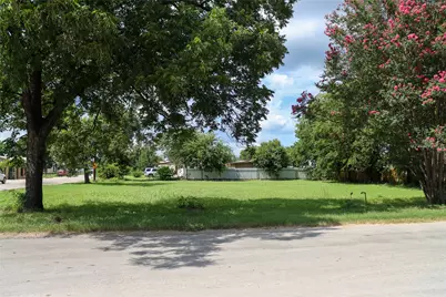 708 W Lewis Street, San Saba, TX 76877 - Photo 2