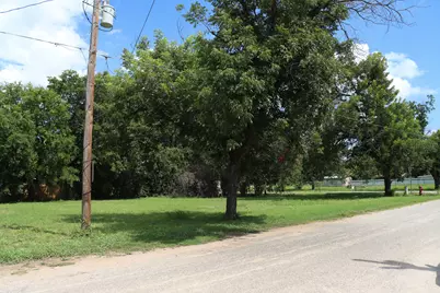 708 W Lewis Street, San Saba, TX 76877 - Photo 4