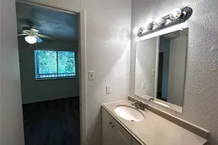 1010 W 23rd St, Austin, TX 78705 - Photo 12