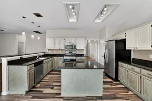 1009 Oaklands Dr, Round Rock, TX 78681 - Photo 10