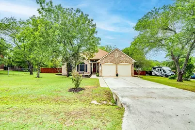 210 Meadow Woods Drive, Kyle, TX 78640 - Photo 6