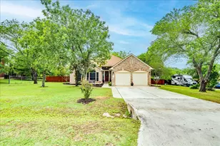210 Meadow Woods Dr, Kyle, TX 78640 - Photo 6