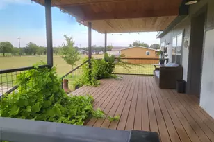 192 Lazy River Ln, Elgin, TX 78621 - Photo 2