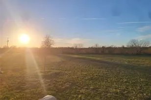 192 Lazy River Ln, Elgin, TX 78621 - Photo 2