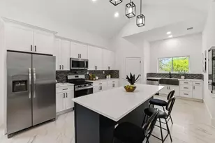 418 Bedford Dr, Spicewood, TX 78669 - Photo 10