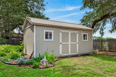 217 N Walnut Avenue N, Luling, TX 78648 - Photo 30