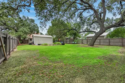 217 N Walnut Avenue N, Luling, TX 78648 - Photo 32