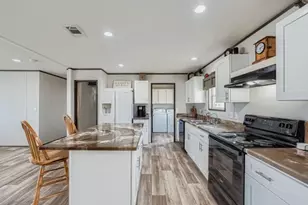 130 Zafiro Ln, Del Valle, TX 78617 - Photo 12