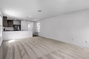 61 Trinity Cir, Lockhart, TX 78644 - Photo 4