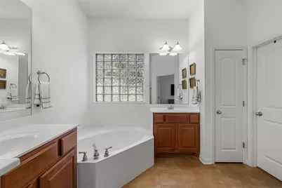 300 Errol Drive, Briarcliff, TX 78669 - Photo 20