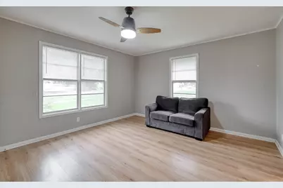 707 N Main Street, Elgin, TX 78621 - Photo 4