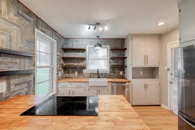 707 N Main Street, Elgin, TX 78621 - Photo 2