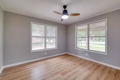 707 N Main Street, Elgin, TX 78621 - Photo 8
