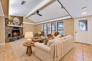 111 Post Oak Dr, Elgin, TX 78621 - Photo 6