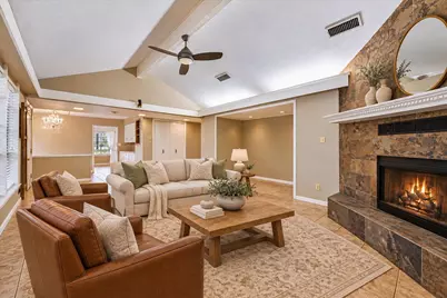111 Post Oak Drive, Elgin, TX 78621 - Photo 8