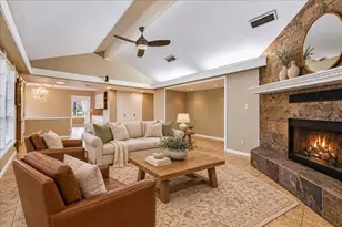 111 Post Oak Dr, Elgin, TX 78621 - Photo 8