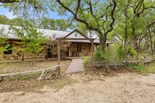 136 Philly Ct, Fischer, TX 78623 - Photo 4