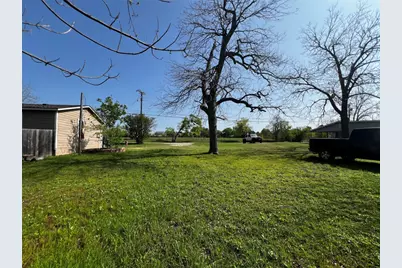 506 W 2nd Street, Elgin, TX 78621 - Photo 2