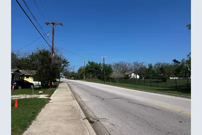 506 W 2nd Street, Elgin, TX 78621 - Photo 4