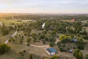 401 Clear Creek Ln, Fredericksburg, TX 78624 - Photo 40