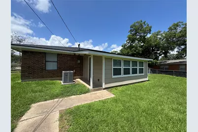 2004 Brazos Avenue, Rockdale, TX 76567 - Photo 10