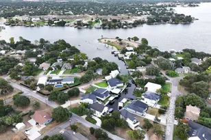 303 Robinhood Ln, Granite Shoals, TX 78654 - Photo 4