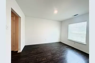 133 Dupont Pass, Jarrell, TX 76537 - Photo 4